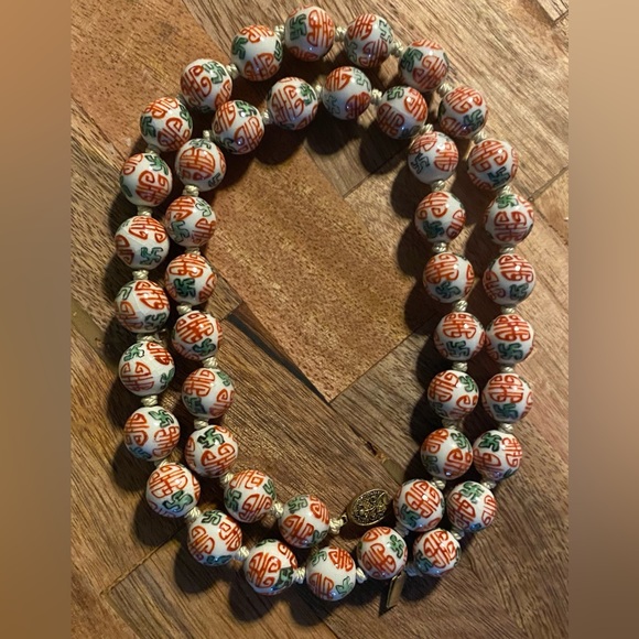 COPY - COPY - 1930’s Buddhist Chinese hand knotted & painted porcelain bead nec… - Picture 4 of 11